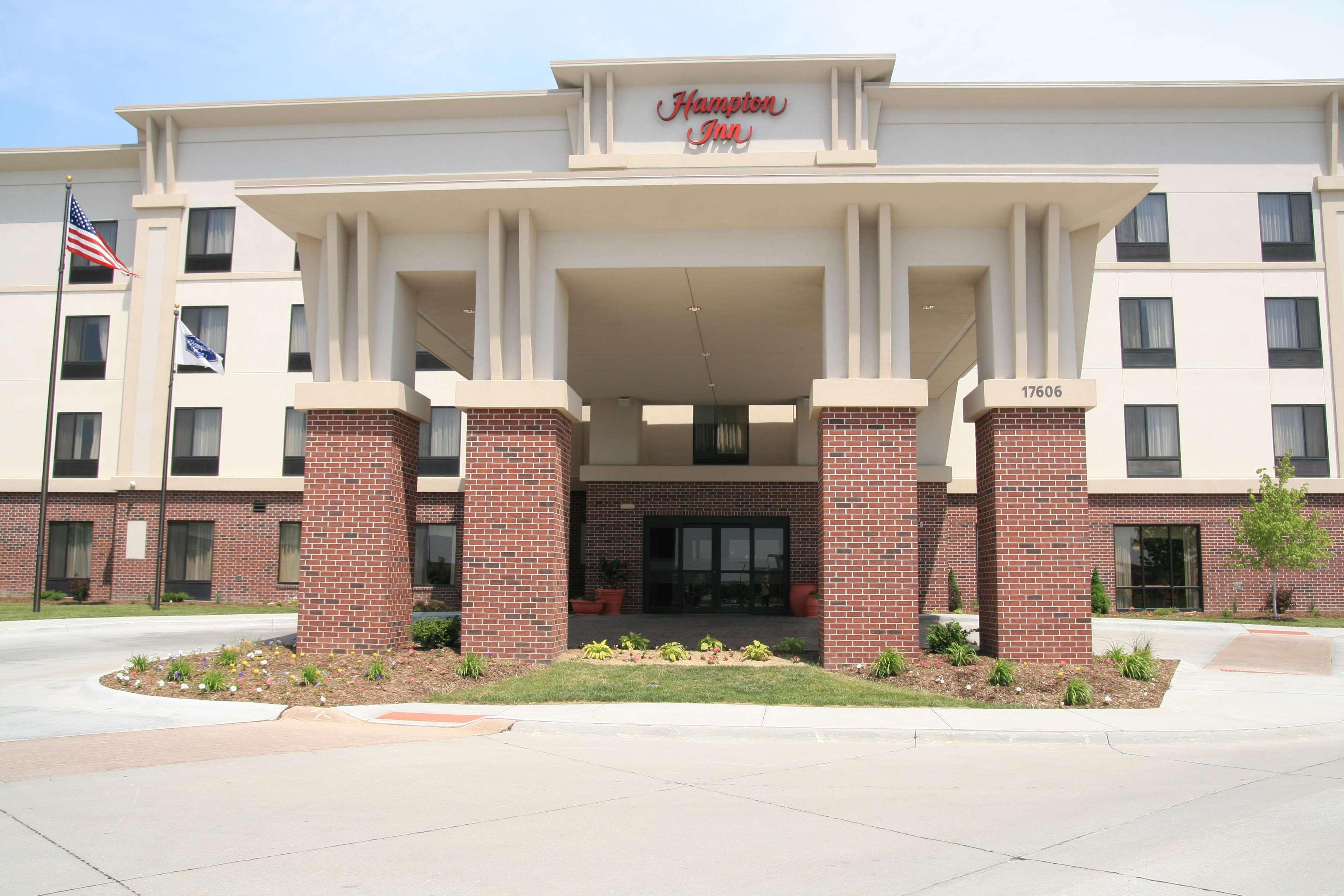 Newly Renovated Hampton Inn Omaha West Lakeside Exterior foto